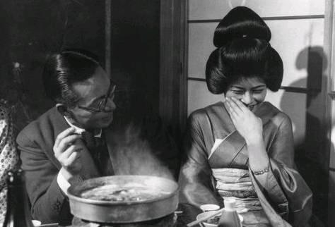 二战过后，面对美国的压迫！日本女性生活如何？说到底就是活该！