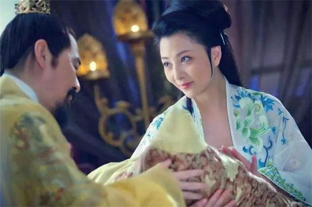赵匡胤兵变当皇帝以后，面对柴荣漂亮的老婆，他是如何处理的