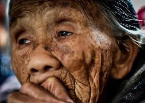 13岁花季少女被日军掳走，70年后含泪回忆带孕逃亡，令人心酸